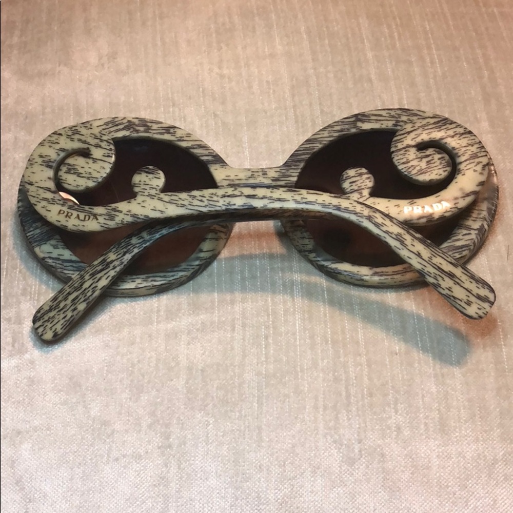 UNIQUE BLACK & CREAM WOODGRAIN SUNGLASSES
